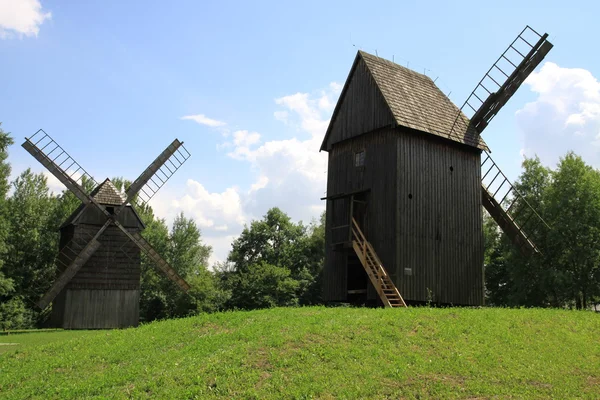 Windmühlen aus Holz — Stockfoto