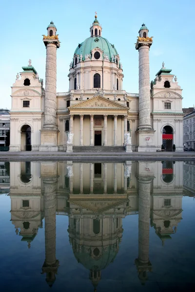 Barokk a bécsi Karlskirche-templom — Stock Fotó