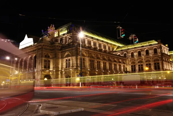 Opera wiedeńska w nocy w Wiedniu, austria — Zdjęcie stockowe