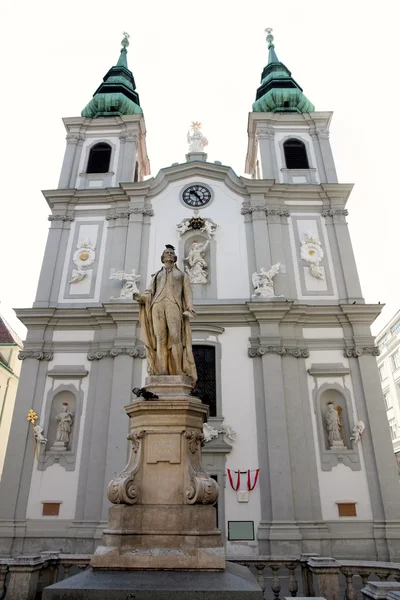 비엔나, 오스트리아에서 마리아의 바로크 식 교회 — 스톡 사진