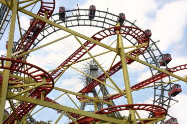 roller coaster ve büyük dönme dolap prater, vienna, Avusturya