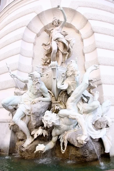 Michaelerplatz Fountain in Hofburg Quarter, Vienna, Austria — Stock Photo, Image