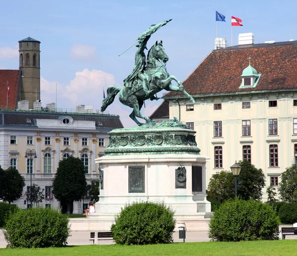 Monument Archduke Charles (Erzherzog Karl) on Heldenplatz in Vie — Stock Photo, Image
