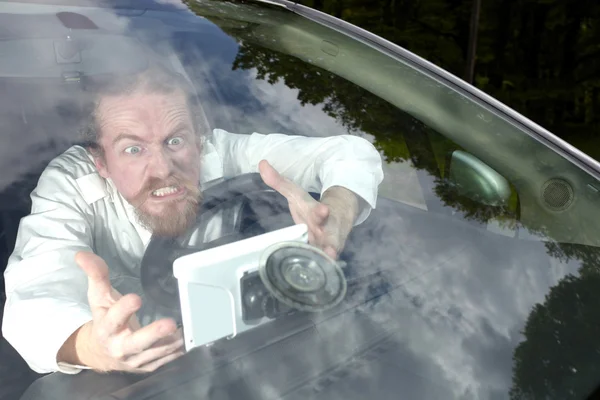 Stuurprogramma woedend op gps navigatie een verkeerde manier — Stockfoto