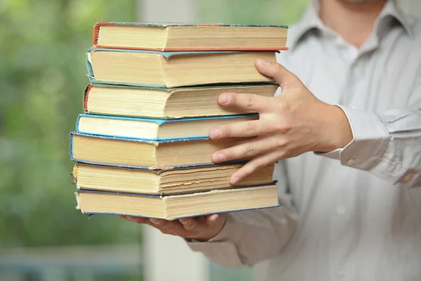 Dans la bibliothèque — Photo