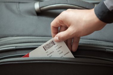 bir bavul biniş kartı