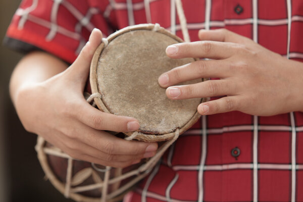 Стук в барабан
