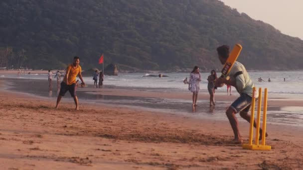 Homens Jogam Críquete Praia South Goa Agonda Beach Índia — Vídeo de Stock
