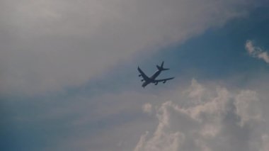 Gökyüzünde uçan uçak, Kazakistan