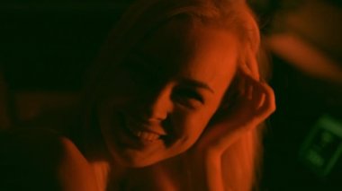 Gece Yolcusu Bir arabada