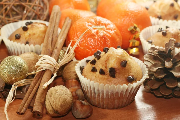 Chocolate chip muffins fresh from the oven — Stock Photo, Image