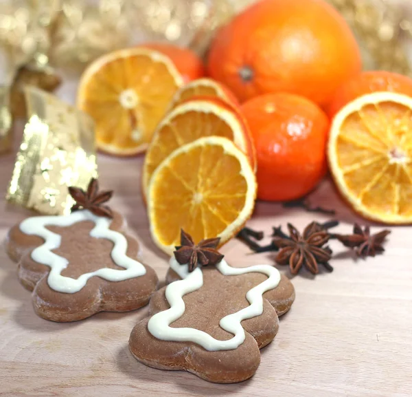 Decoraciones de pan de jengibre y navidad — Foto de Stock