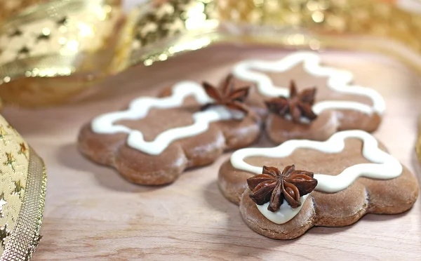 Gingerbread and christmas decorations — Stock Photo, Image