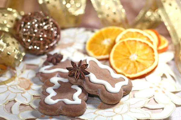 Gingerbread and christmas decorations — Stock Photo, Image