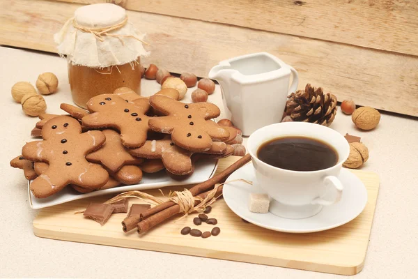 Gingerbread man an coffee — Stock Photo, Image