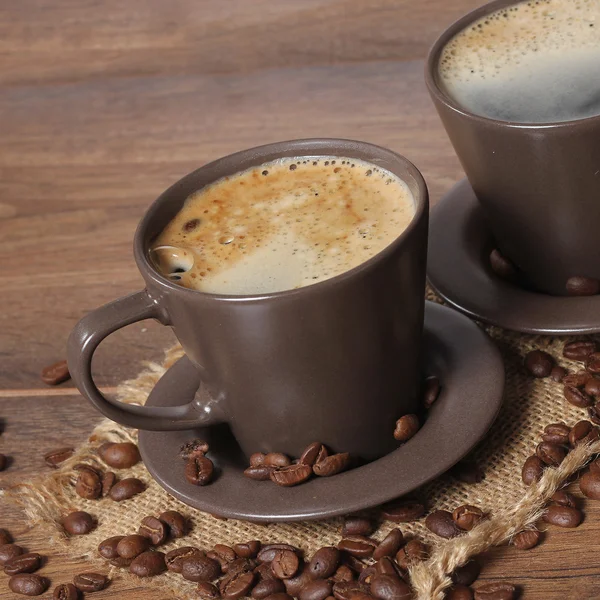 Taza de café sobre fondo de madera — Foto de Stock