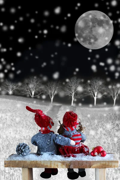 Två dockor vid jul tid jultiden. Christmas story. — Stockfoto