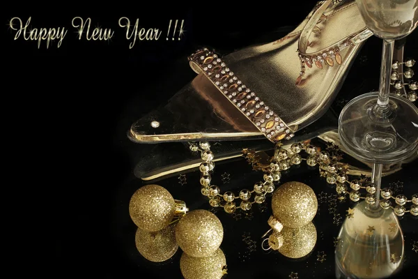 Gold party shoes with champagne glasses — Stock Photo, Image