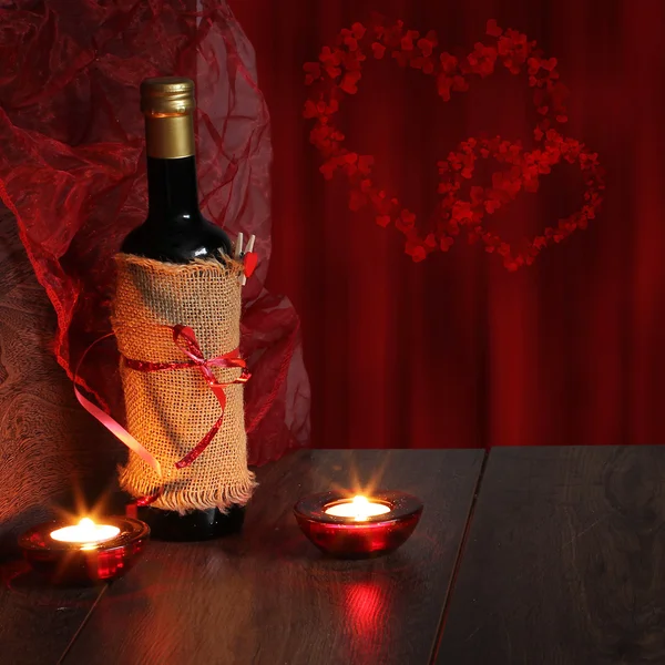 Валентинка фон вина и свечи — стоковое фото