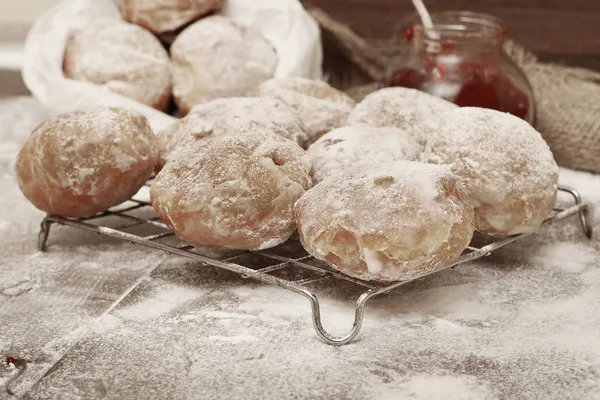 Donuts frescos com geléia — Fotografia de Stock