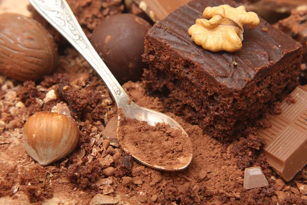 Крупним планом порошок какао та шоколаду — стокове фото