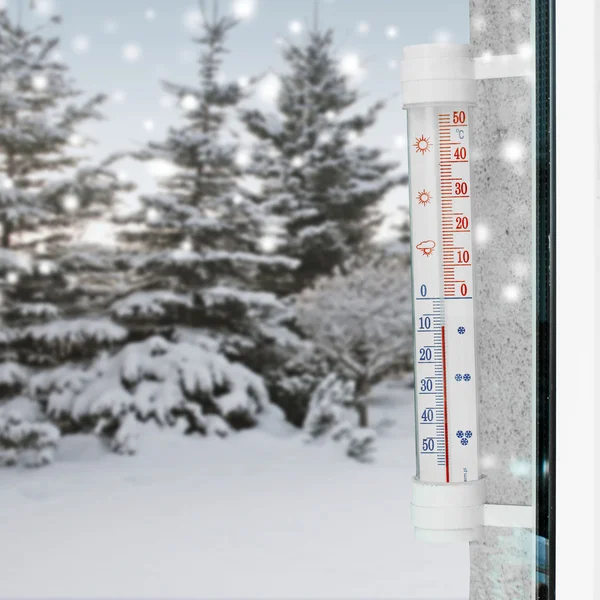 Cold winter thermometer — Stock Photo, Image