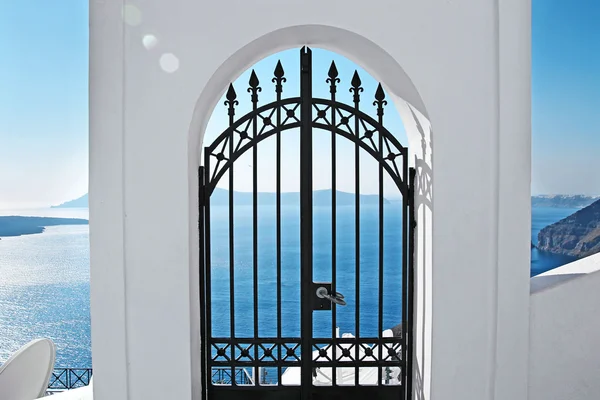 Gate to the sea - Santorini island — Stock Photo, Image