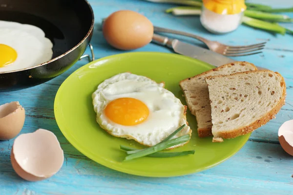 Uovo per colazione in campagna — Foto Stock