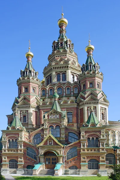 Peterhof, Catedral dos Apóstolos Pedro e Paulo — Fotografia de Stock