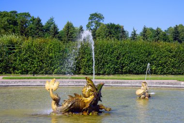 Peterhof, Yunus figürü