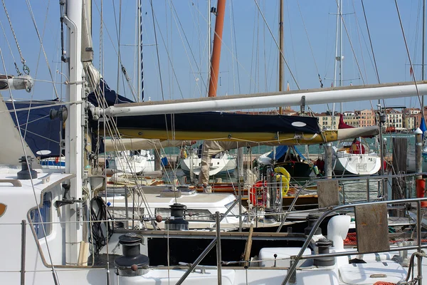 Sailboats docked in Venice — Stock Photo, Image