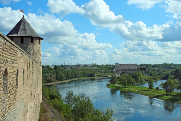 Widok na twierdzę Iwangorod na rzece narva — Zdjęcie stockowe