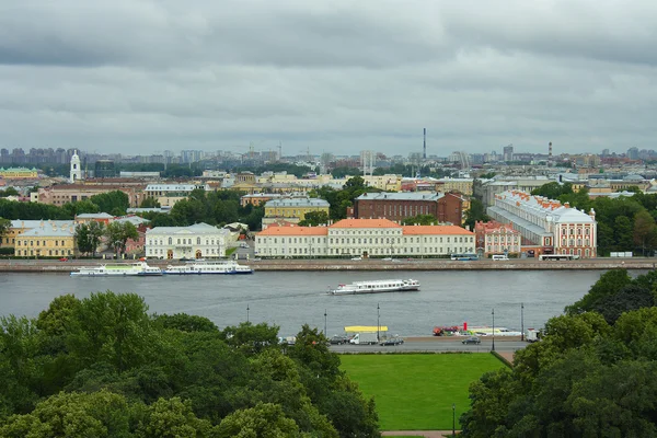 Saint-Petersburg, view of the Neva river — Stock Photo, Image