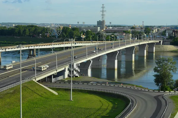 ケメロヴォ川トムに架かる橋 — ストック写真