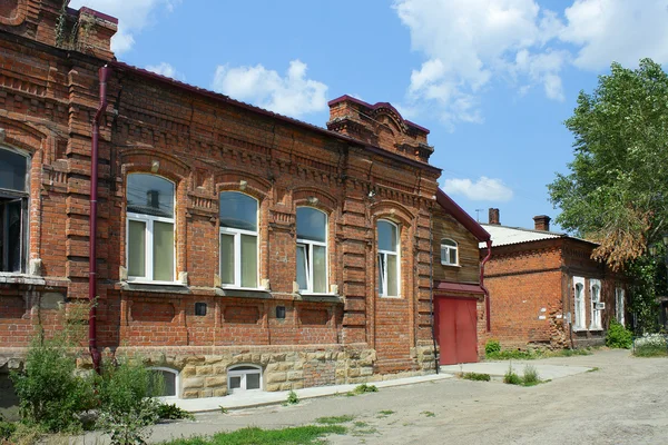 Tomsk, casa de tijolo velho — Fotografia de Stock