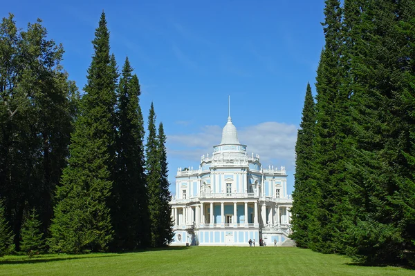 Oranienbaum, de glijdende heuvel paviljoen — Stockfoto