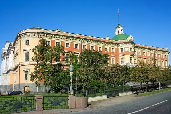 Saint-Petersburg, Mikhailovsky castle — Stock Photo, Image