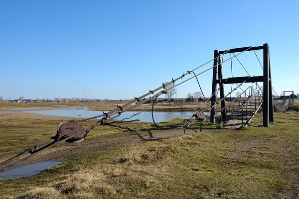 De opgeschort voetgangersbrug — Stockfoto