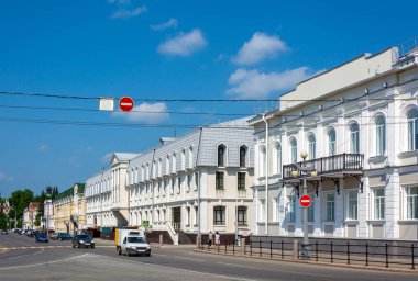 Tomsk, şehrin tarihi merkezinde Ushayka Nehri 'nin tarihi seti.