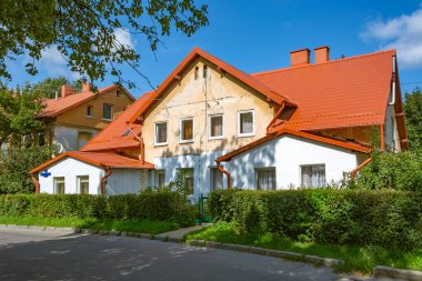 Kalininingrad bölgesindeki Zelenogradsk tatil beldesindeki Moskovskaya Caddesi 'ndeki apartman binaları
