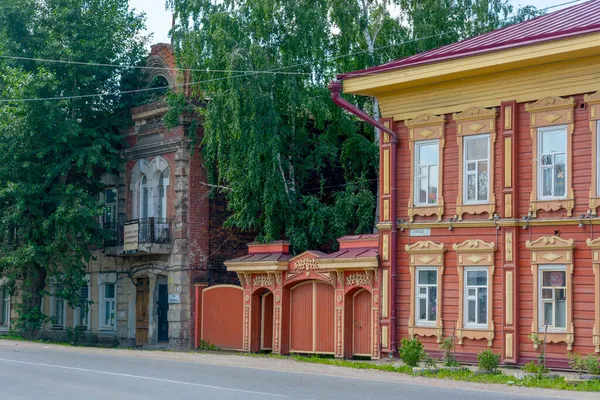 Tomsk Ett Gammalt Flerfamiljshus Trä Efter Restaurering Tatarskaya Street — Stockfoto