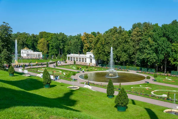 Peterhof Rosja Sierpnia 2021 Zespół Parkowy Widok Tarasu Pałacu Grand — Zdjęcie stockowe