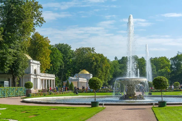 Peterhof Rusland Augustus 2021 Zicht Grote Fonteinen Voronikhinsky Colonnades Het — Stockfoto