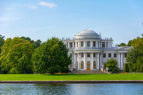 Edificio Histórico Del Palacio Imperial Verano Isla Elagin San Petersburgo Imagen de archivo