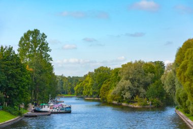 Saint Petersburg, Malo-Krestovsky Köprüsü 'nden Krestovka Nehri manzaralı