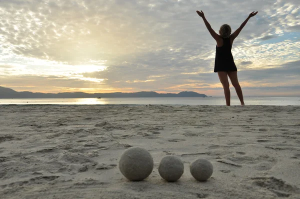 Sol uppgång på stranden. Vietnam. — Stockfoto