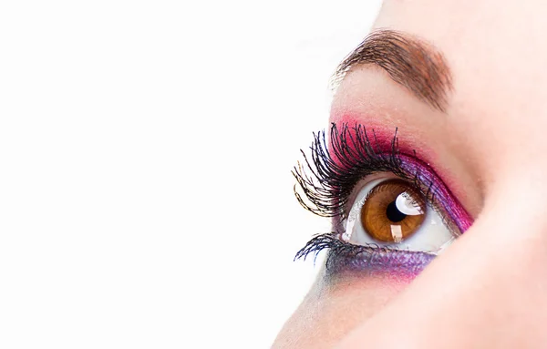 Hermoso ojo de mujer con maquillaje — Foto de Stock