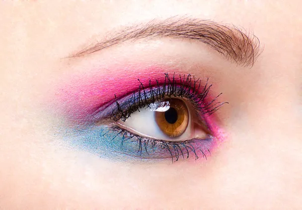 Maquilagem de olho rosa-azul — Fotografia de Stock