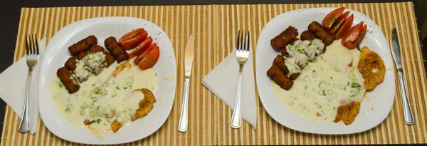 Dos platos de deliciosa comida — Foto de Stock