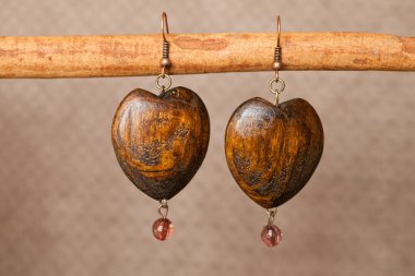 el yapımı renkli küpe